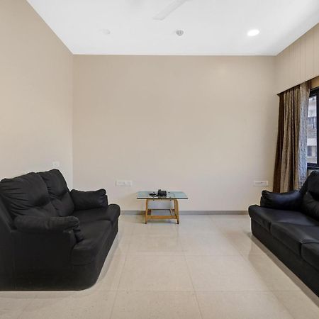 Clubhouse Hotel Raajpath Vadodara Eksteriør billede