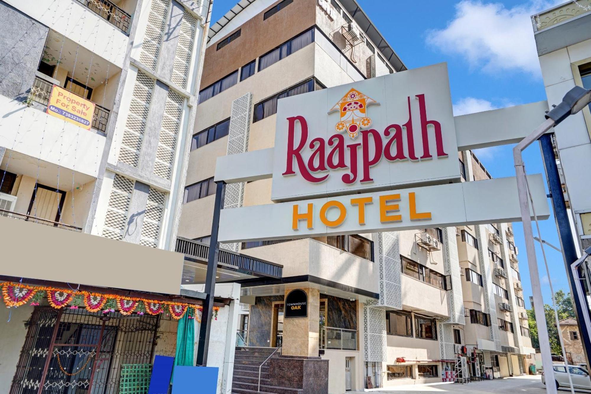 Clubhouse Hotel Raajpath Vadodara Eksteriør billede