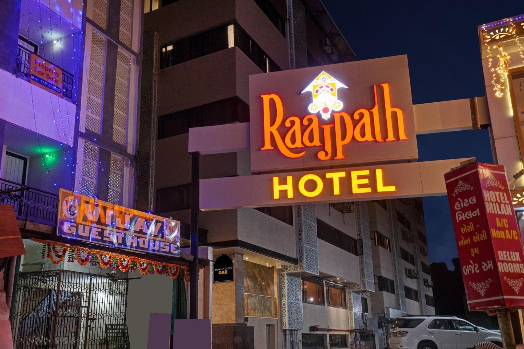 Clubhouse Hotel Raajpath Vadodara Eksteriør billede