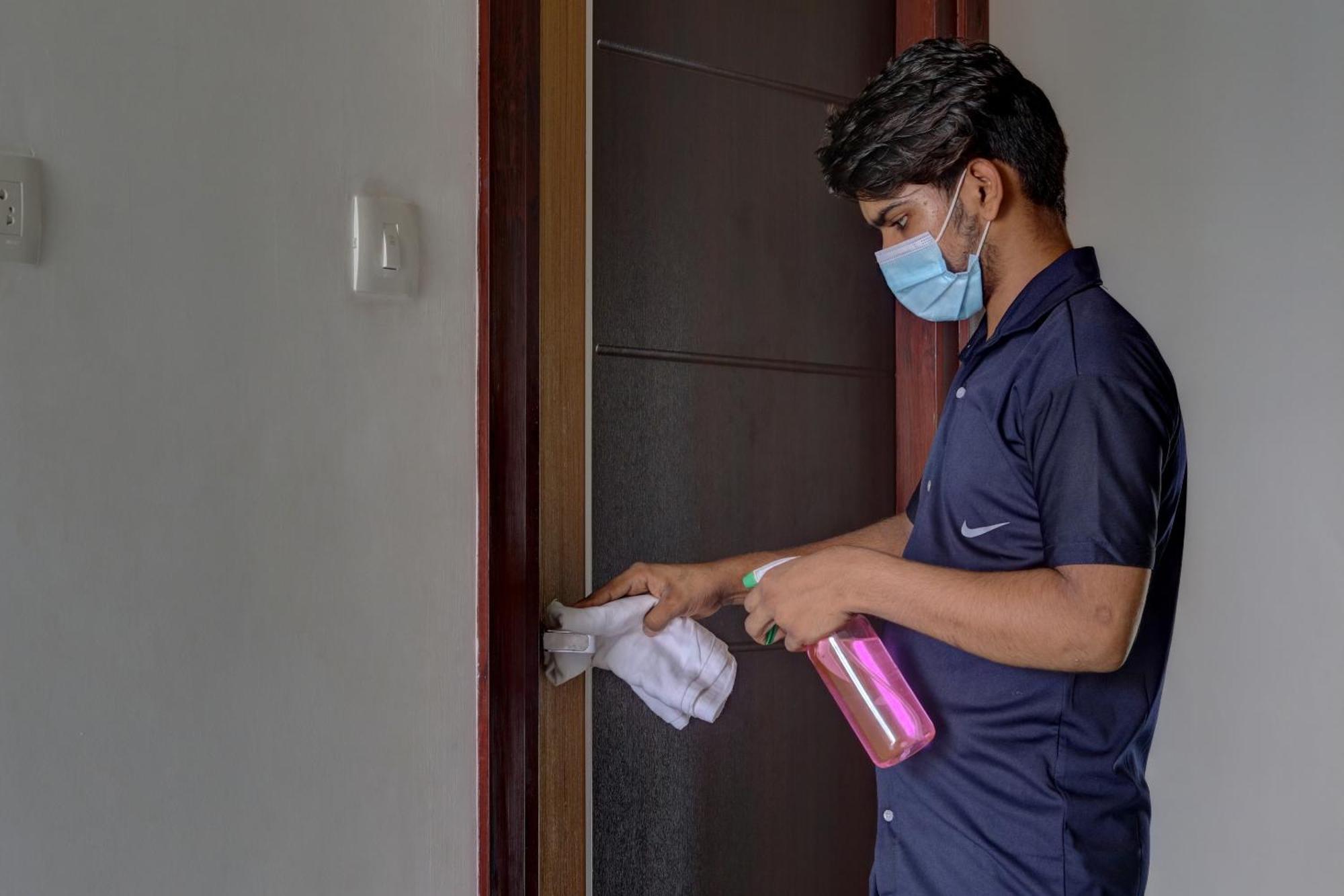 Clubhouse Hotel Raajpath Vadodara Eksteriør billede